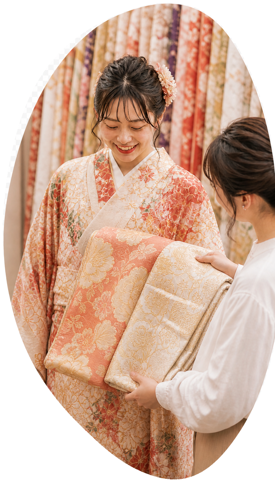 鏡の前で振袖と帯を合わせる様子